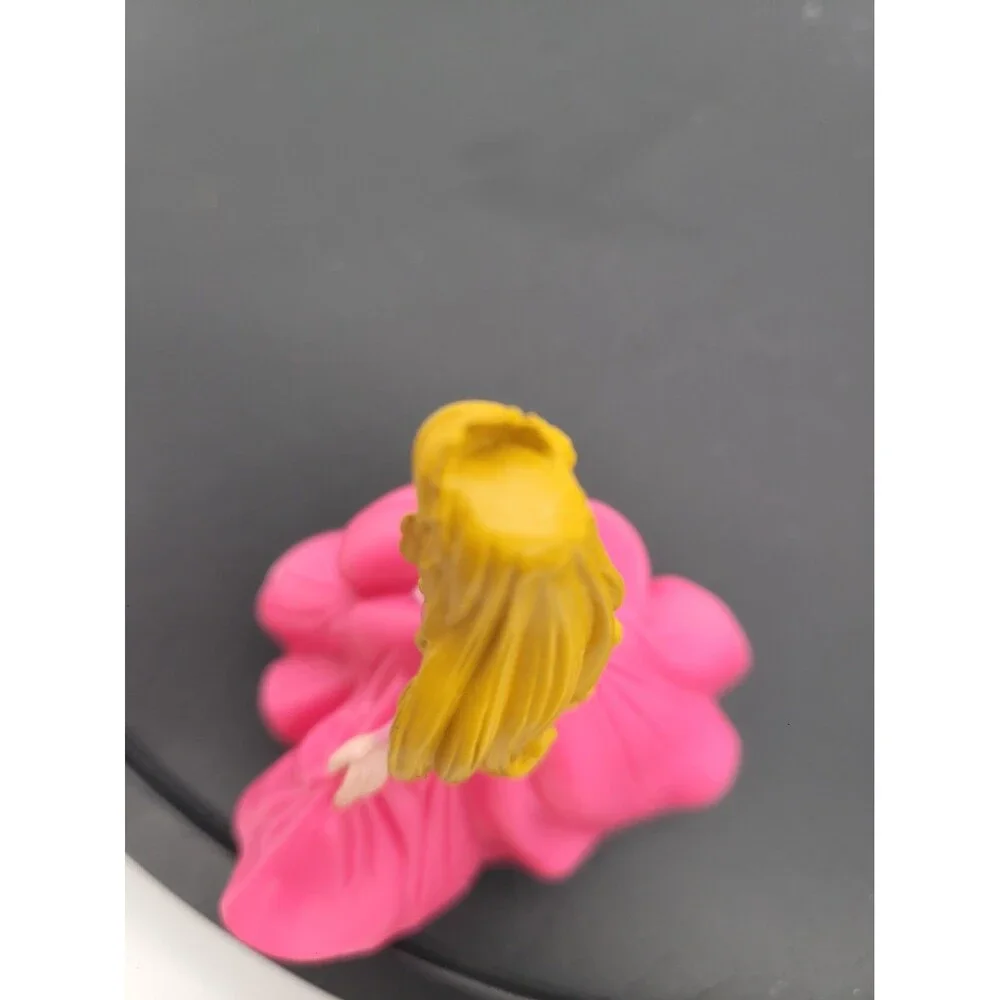 Disney Princess Sleeping Beauty Aurora Sitting PVC Figure 3